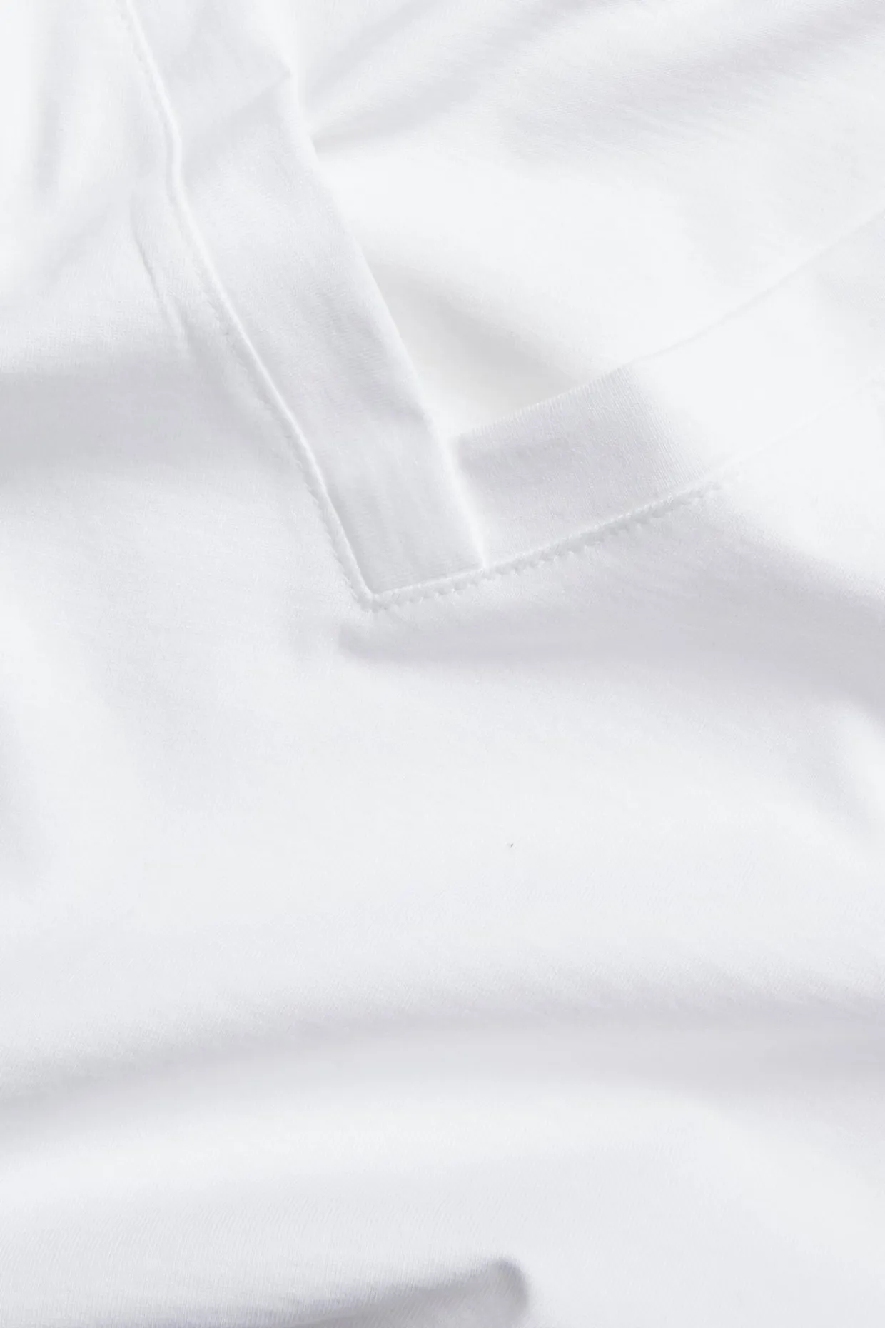 Bawełniany T-shirt z dekoltem w serek