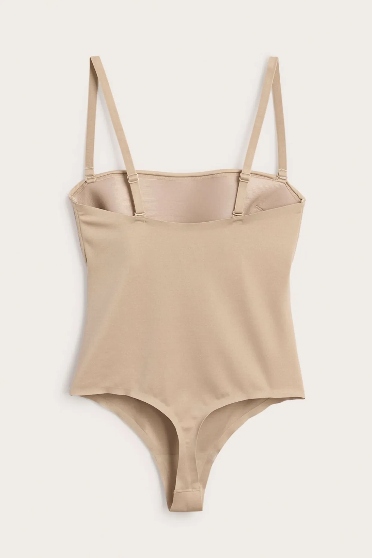 Body ze stringami, lekko modelujące, z wyściełanymi miseczkami