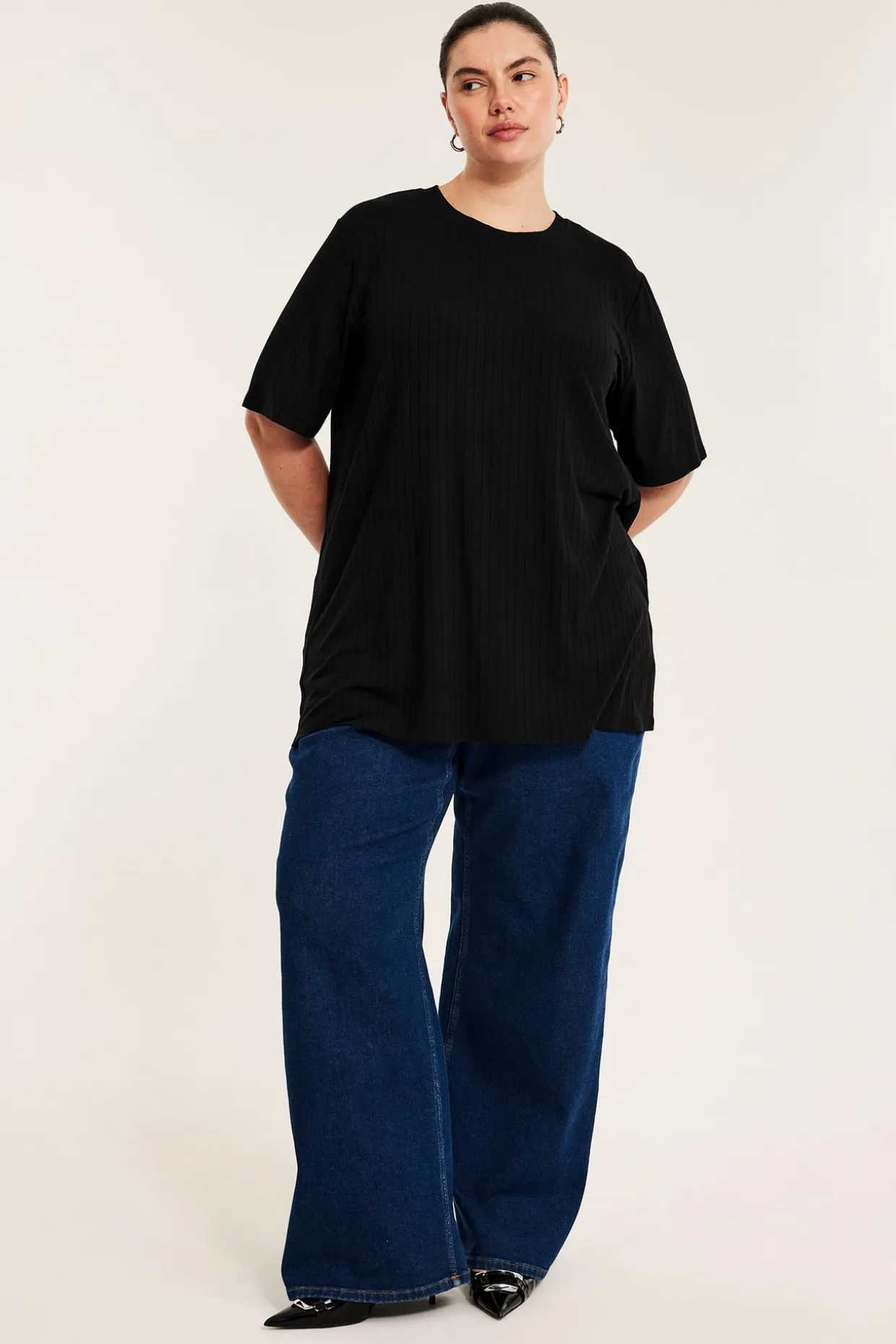 Długi prążkowany t-shirt