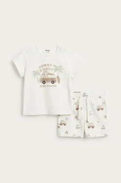 Komplet składający się z szortów i t-shirtu