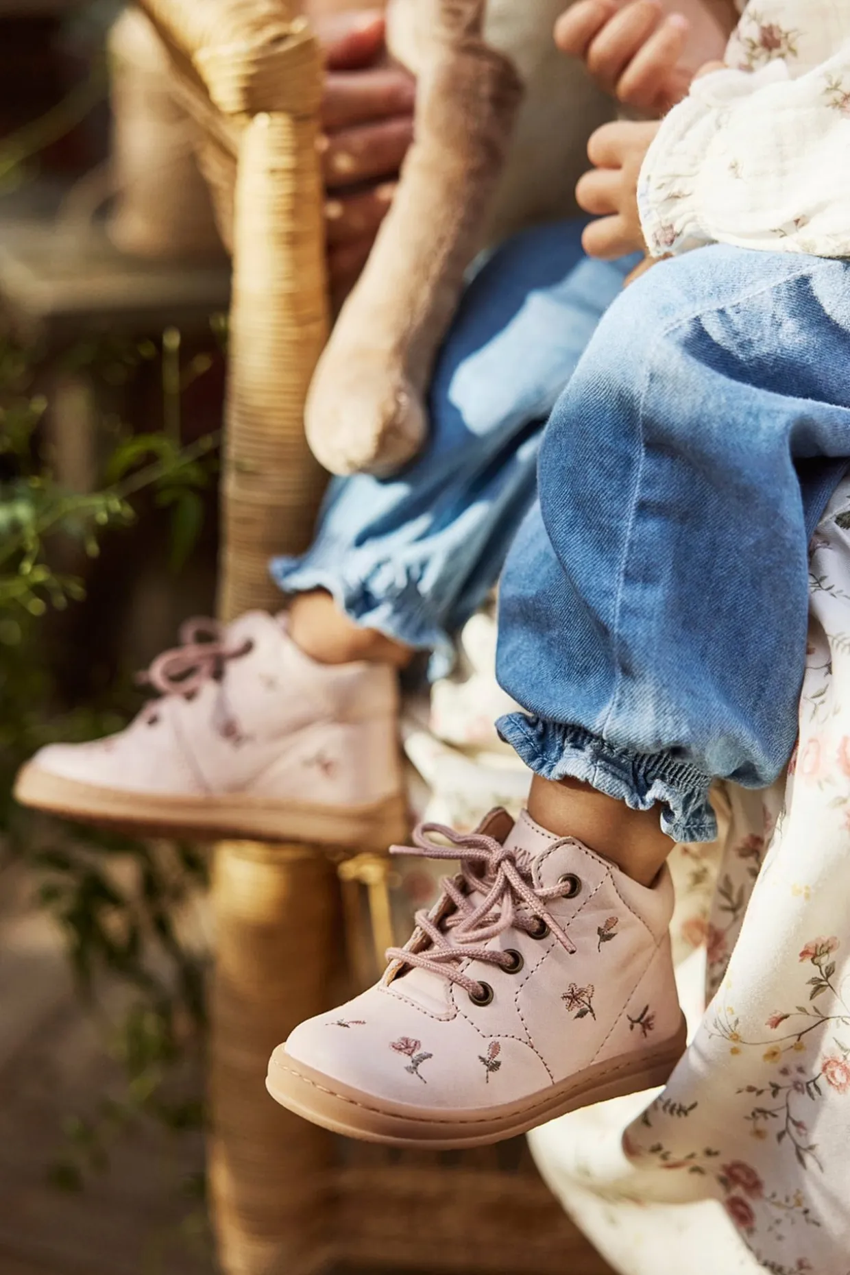 Kwieciste buty do nauki chodzenia, w kwiaty Edsbro