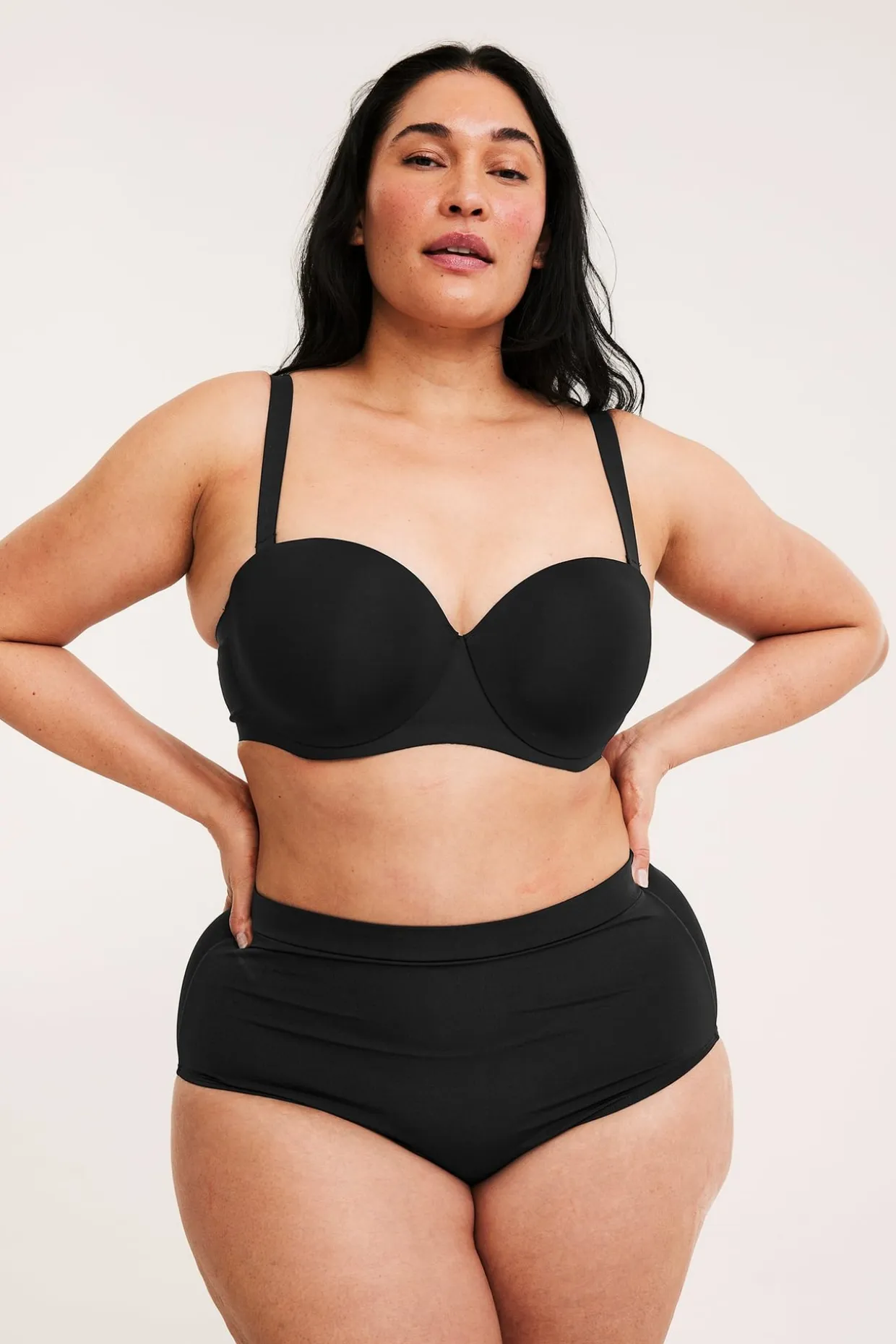 Majtki biodrówki lekkie modelowanie