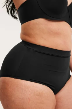 Majtki biodrówki lekkie modelowanie