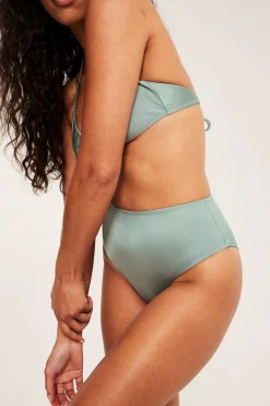 Majtki od bikini, brazyliany wysoko wycięte