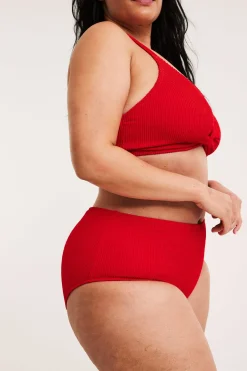 Majtki od bikini o wyraźnej strukturze