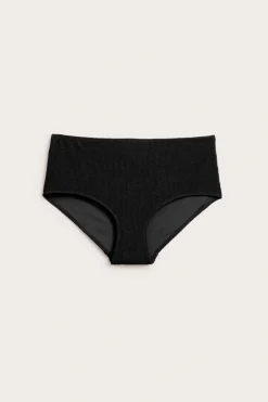 Majtki od bikini o wyraźnej strukturze