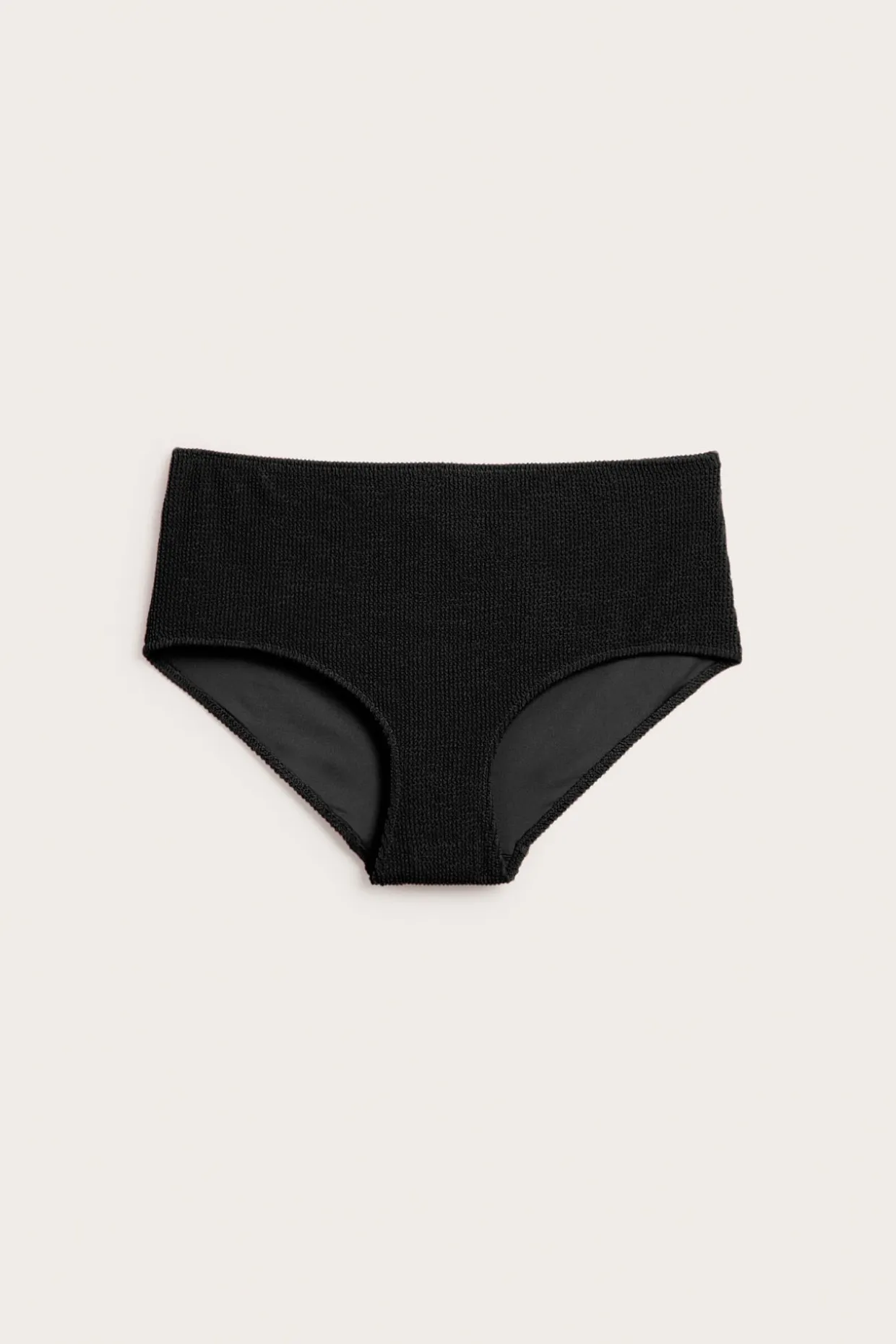 Majtki od bikini o wyraźnej strukturze