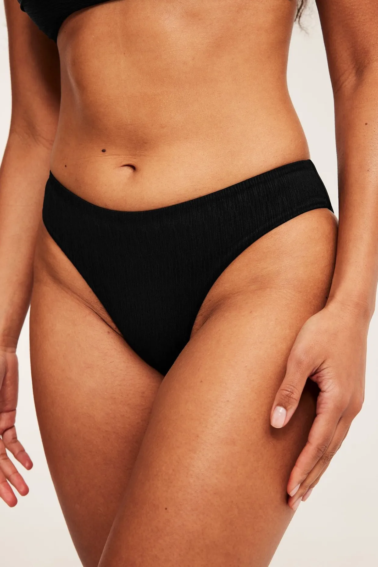 Majtki od bikini, typu figi
