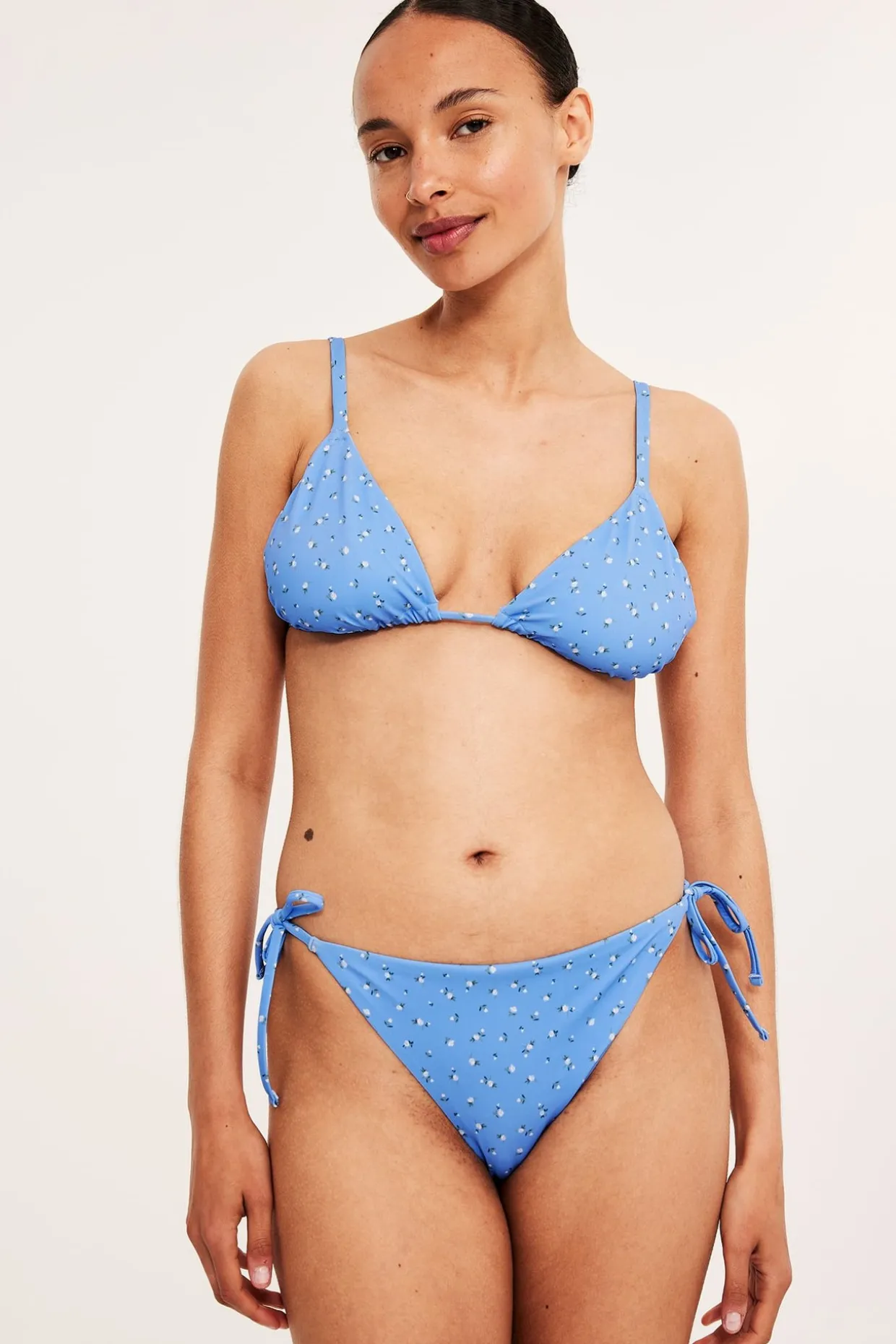 Majtki od bikini, w kwiaty