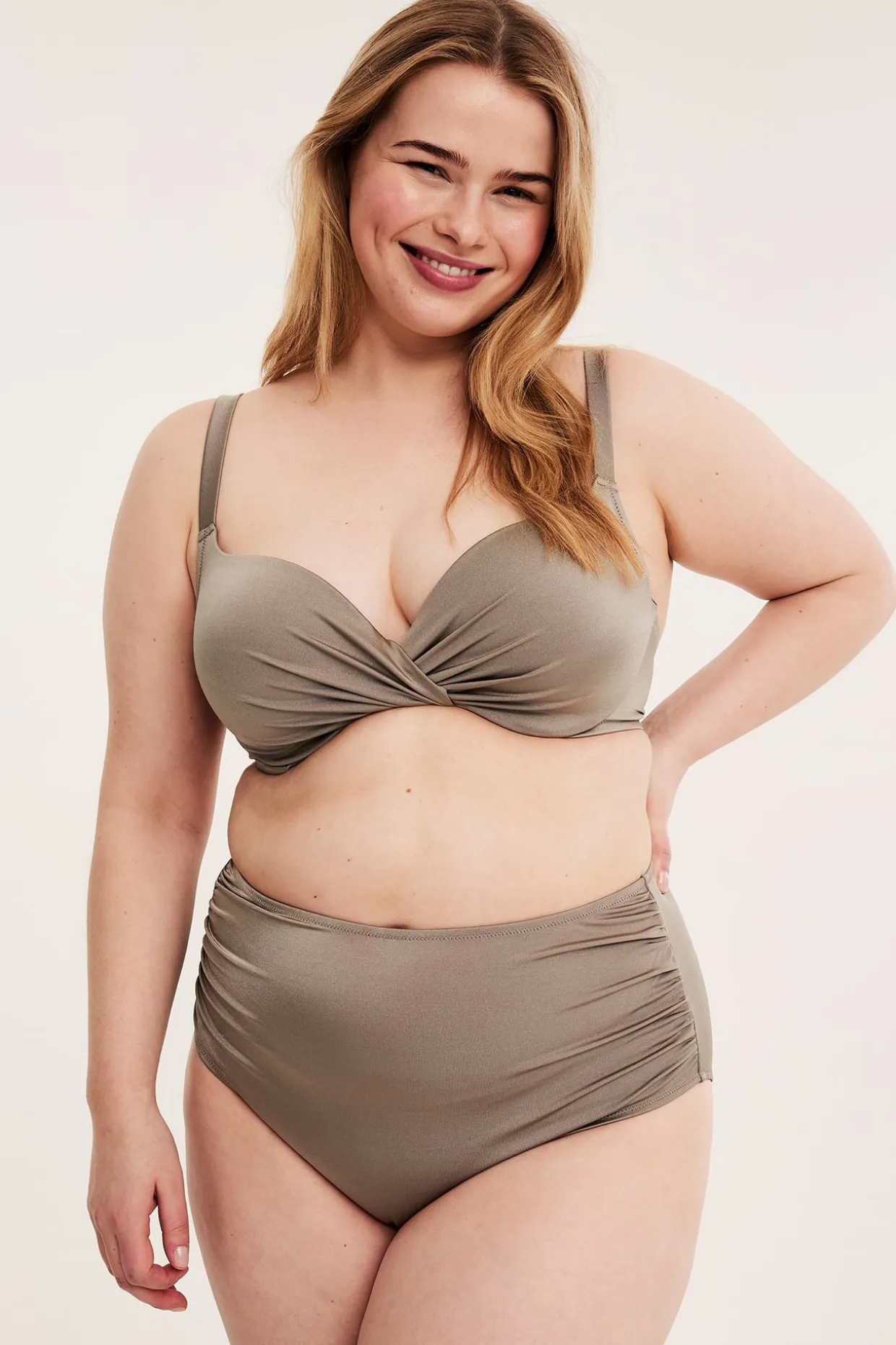 Majtki od bikini z wysokim stanem