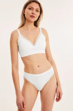 Miękki stanik bez fiszbin, z modelowanymi miseczkami