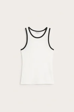 Prążkowana koszulka z kontrastowym wykończeniem