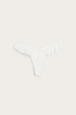 Półstringi z wzorem w serca
