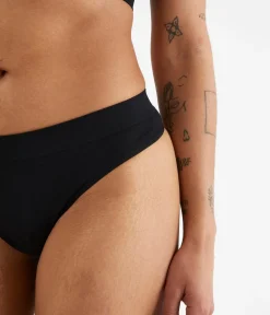 Seamless stringi