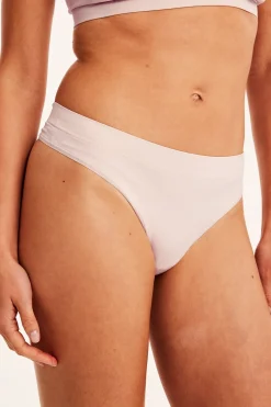 Seamless stringi