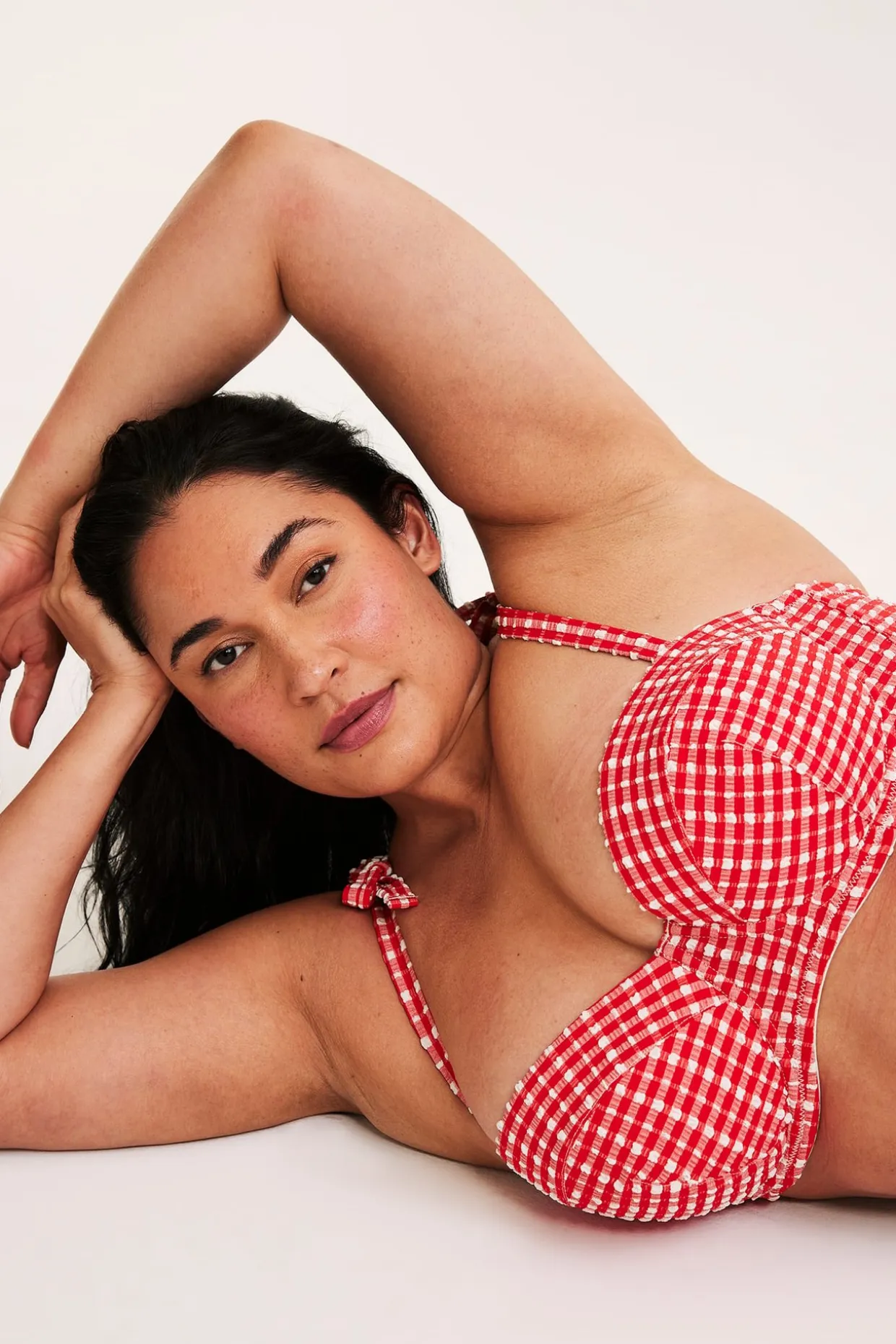 Stanik balkonetka od bikini, w kratkę, z wiązaniem