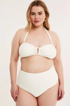Stanik od bikini o wyraźnej strukturze
