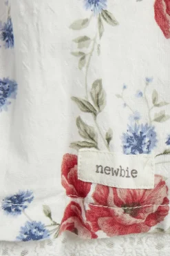 Sukienka z tkaniny w kwiaty