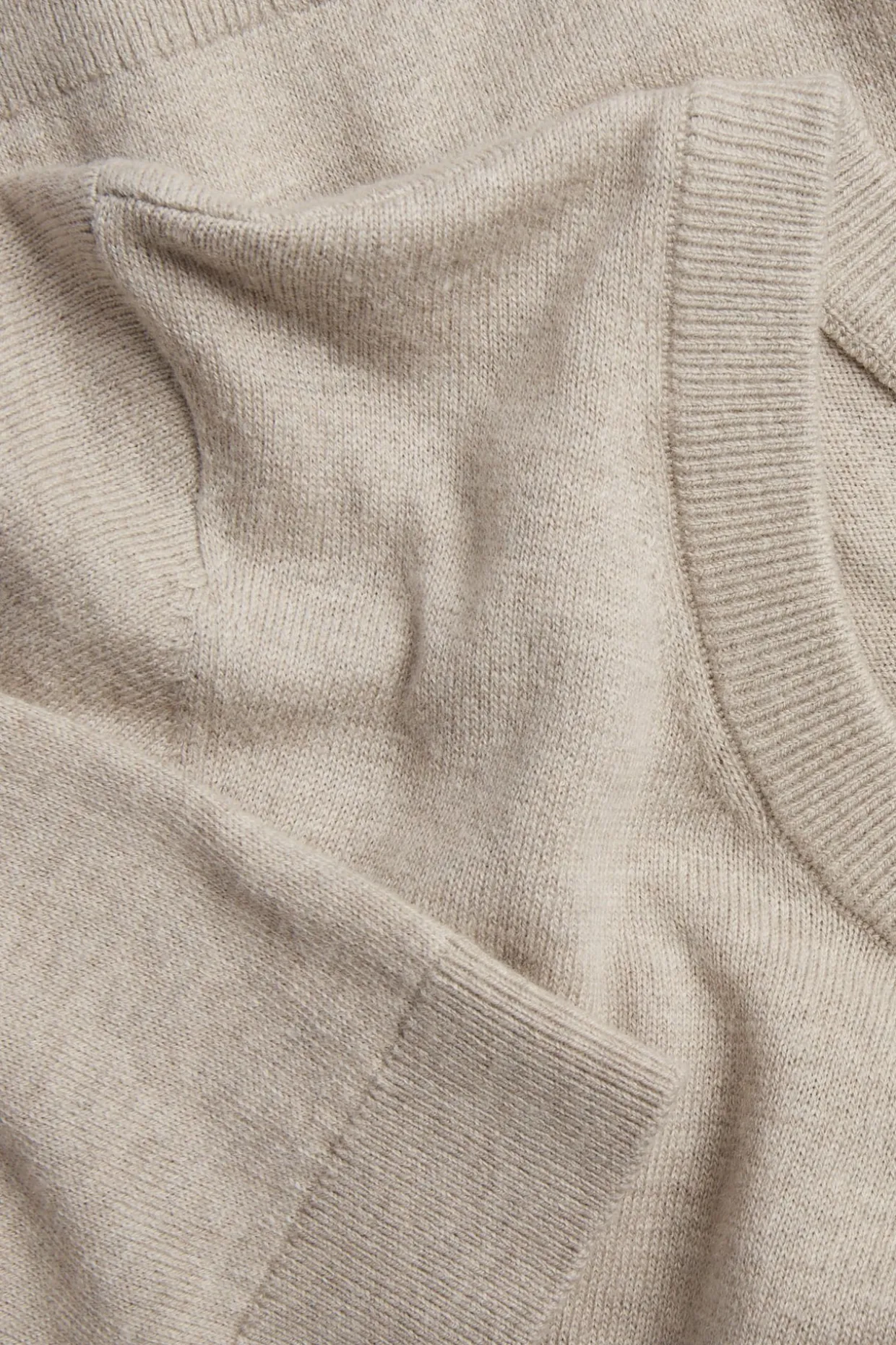 Sweter z dzianiny o drobnym splocie, z mieszanki wełny