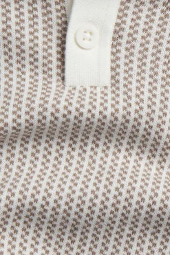 Sweter z dzianiny we wzory, z krótkimi rękawami i kołnierzem