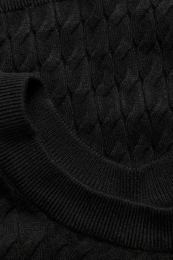 Sweter z dzianiny w warkocze