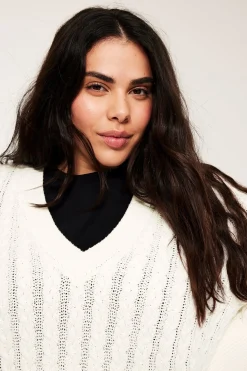 Sweter z dzianiny w warkocze