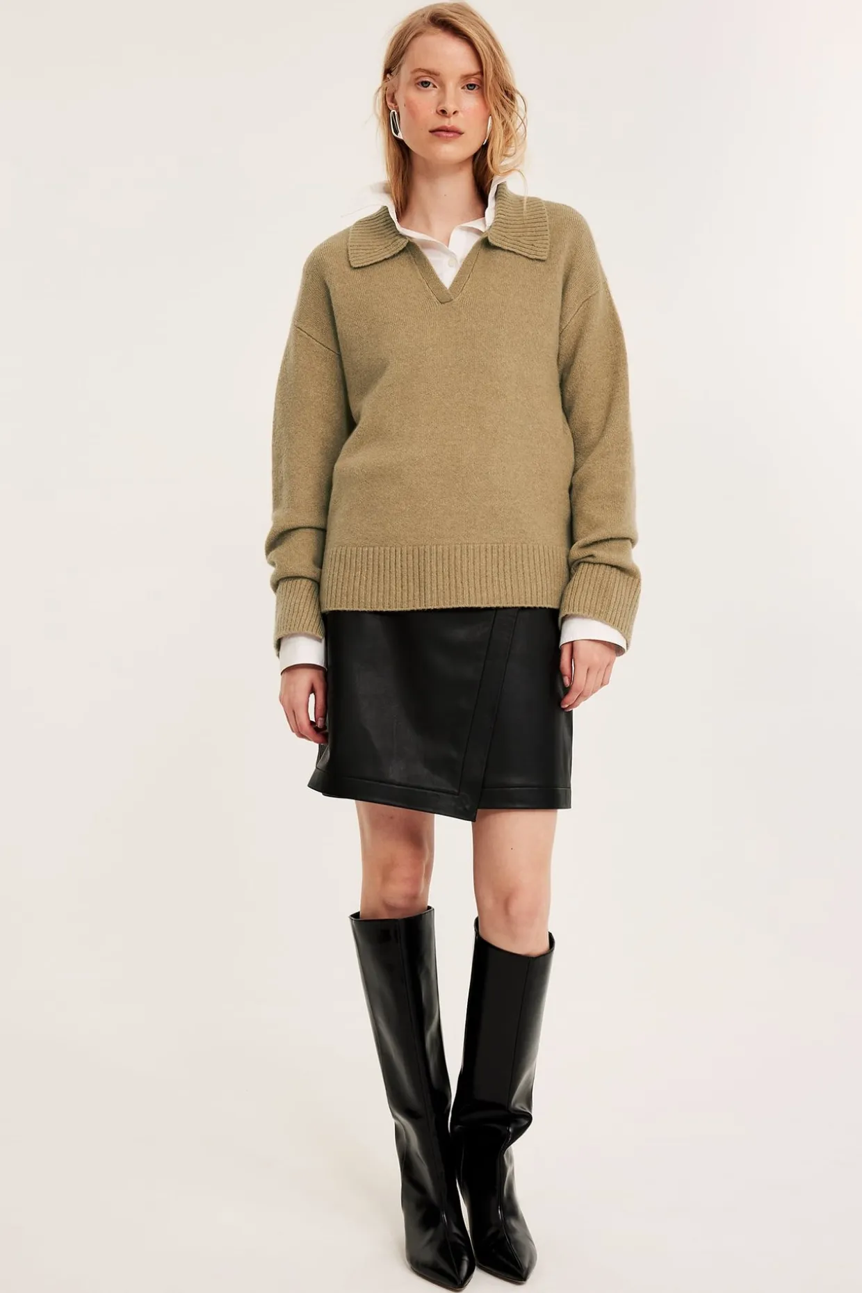 Sweter z dzianiny z kołnierzem