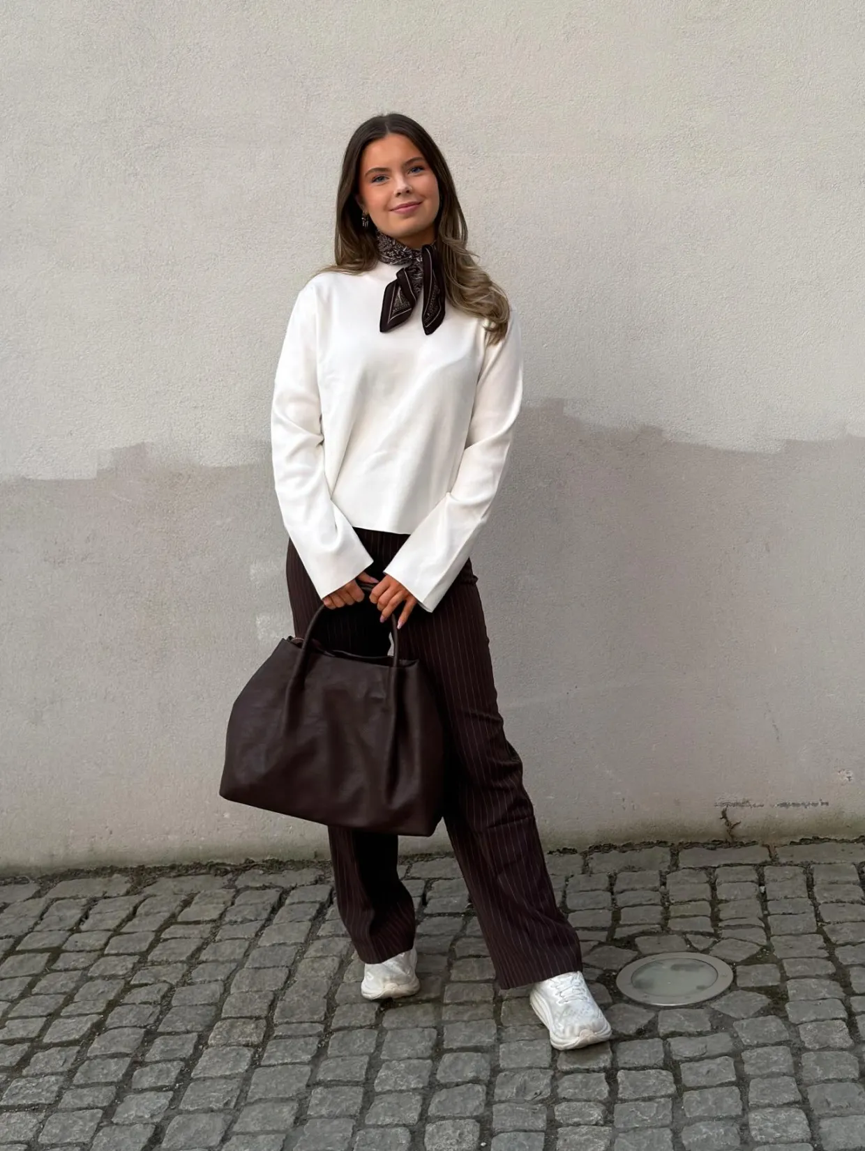 Sweter z dzianiny z kołnierzem