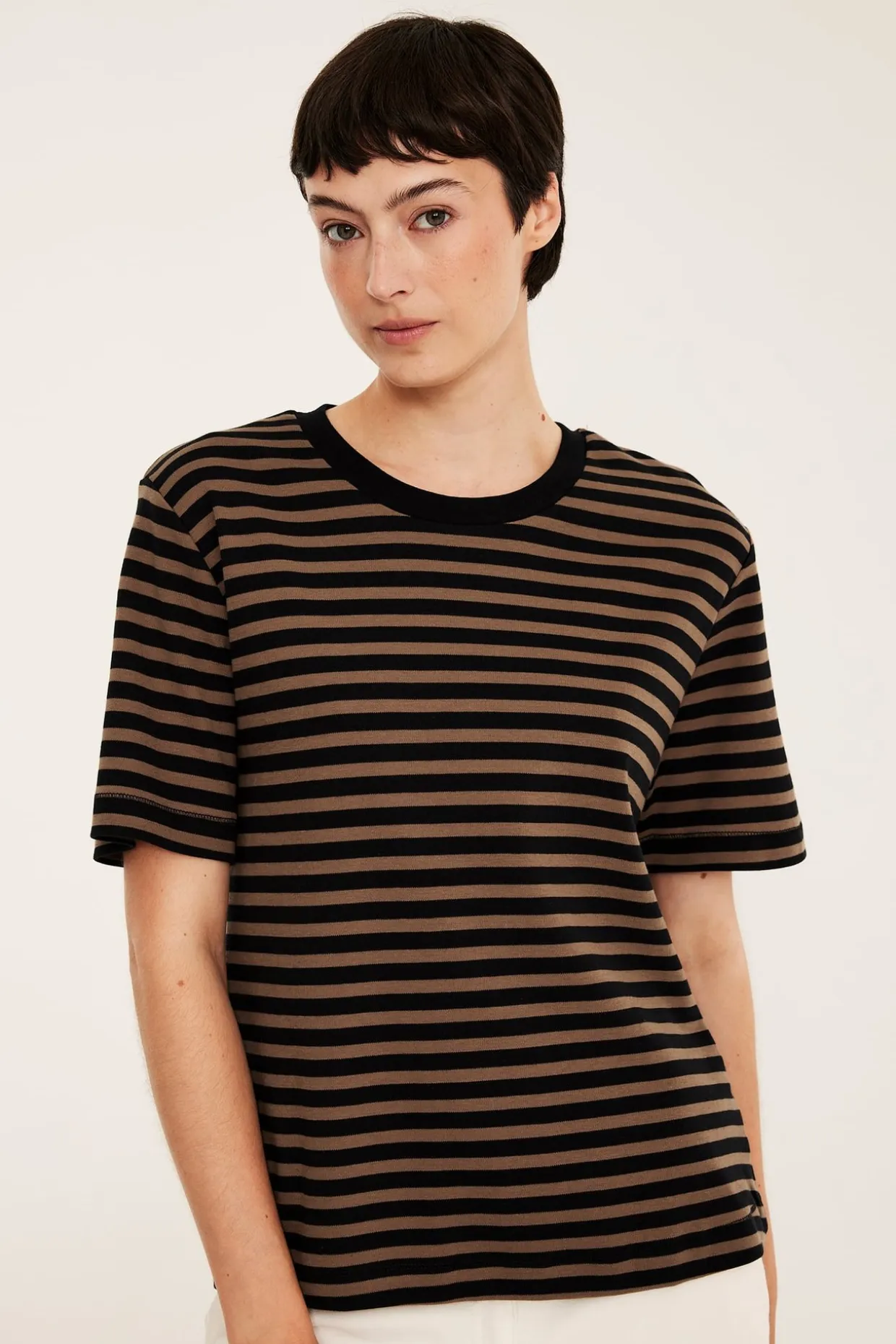 T-shirt oversize w paski