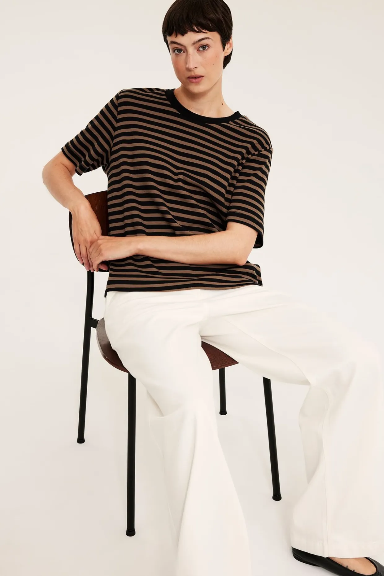 T-shirt oversize w paski