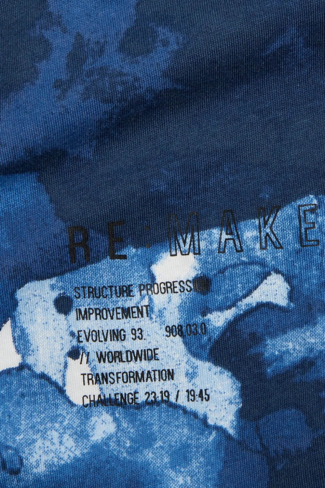 T-shirt oversize z abstrakcyjnym wzorem