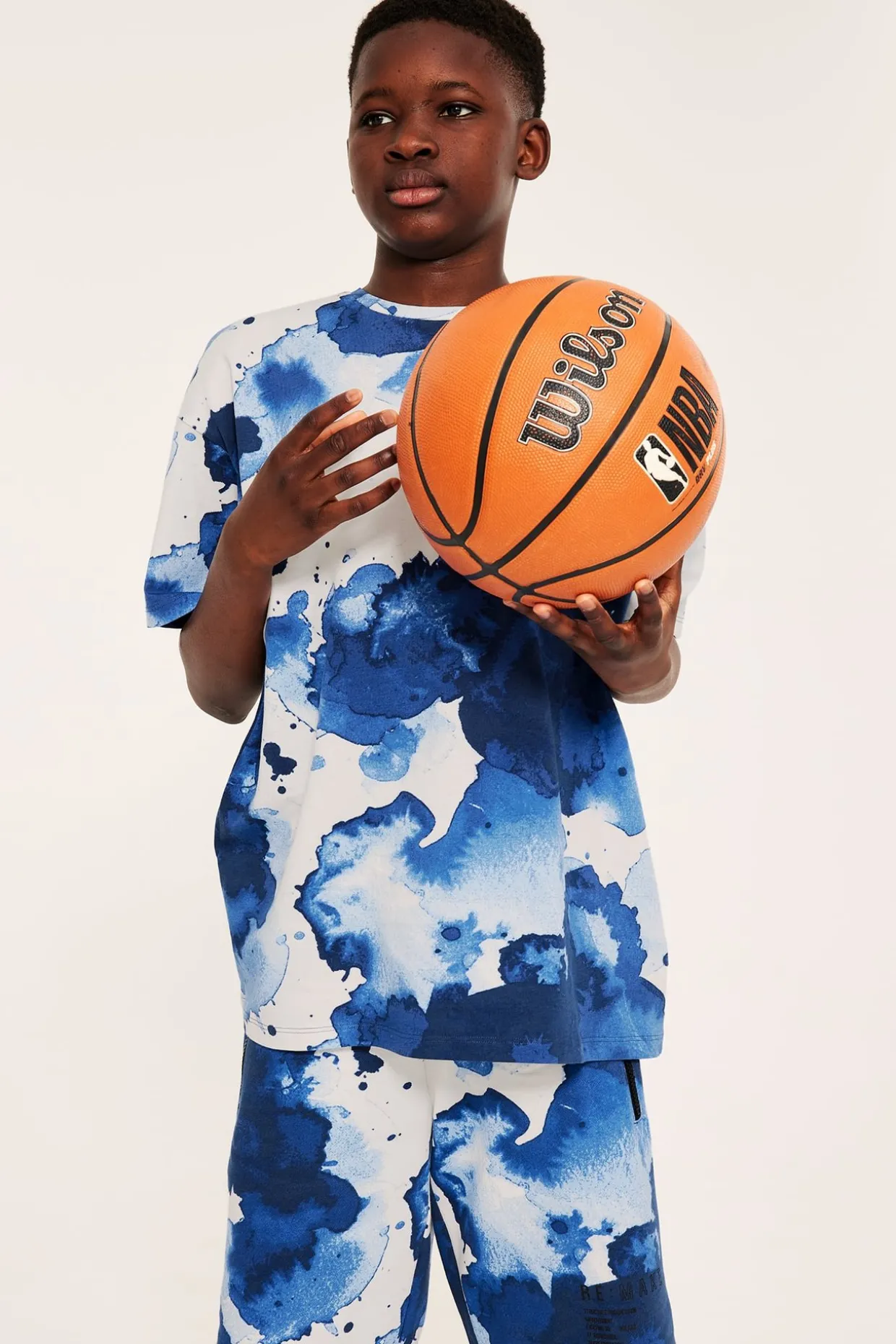 T-shirt oversize z abstrakcyjnym wzorem