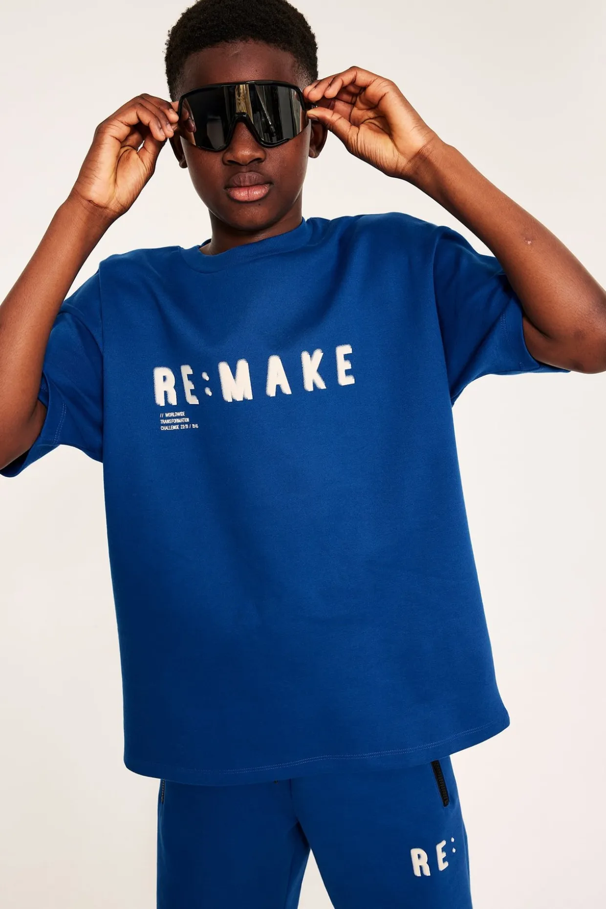 T-shirt oversize z nadrukiem tekstowym