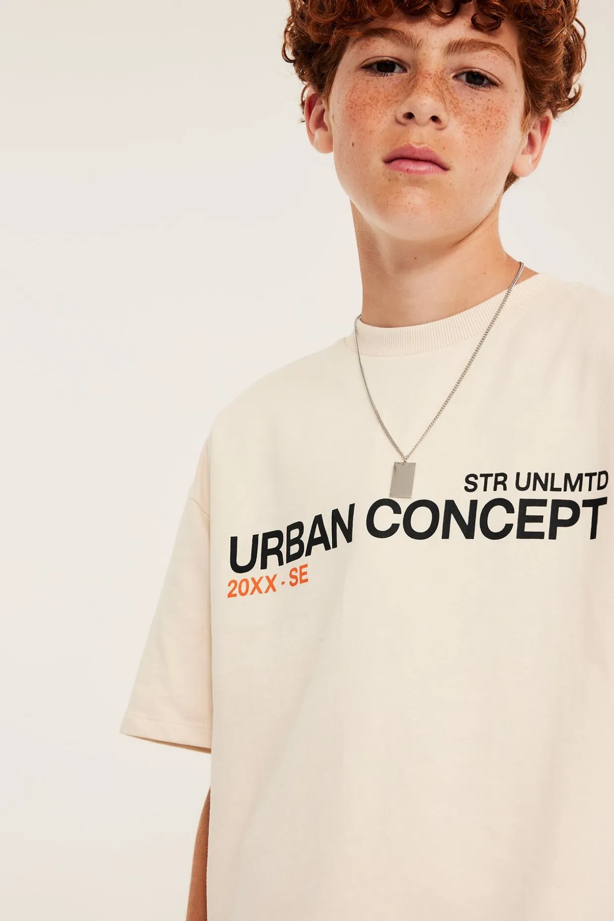 T-shirt oversize z nadrukiem tekstowym