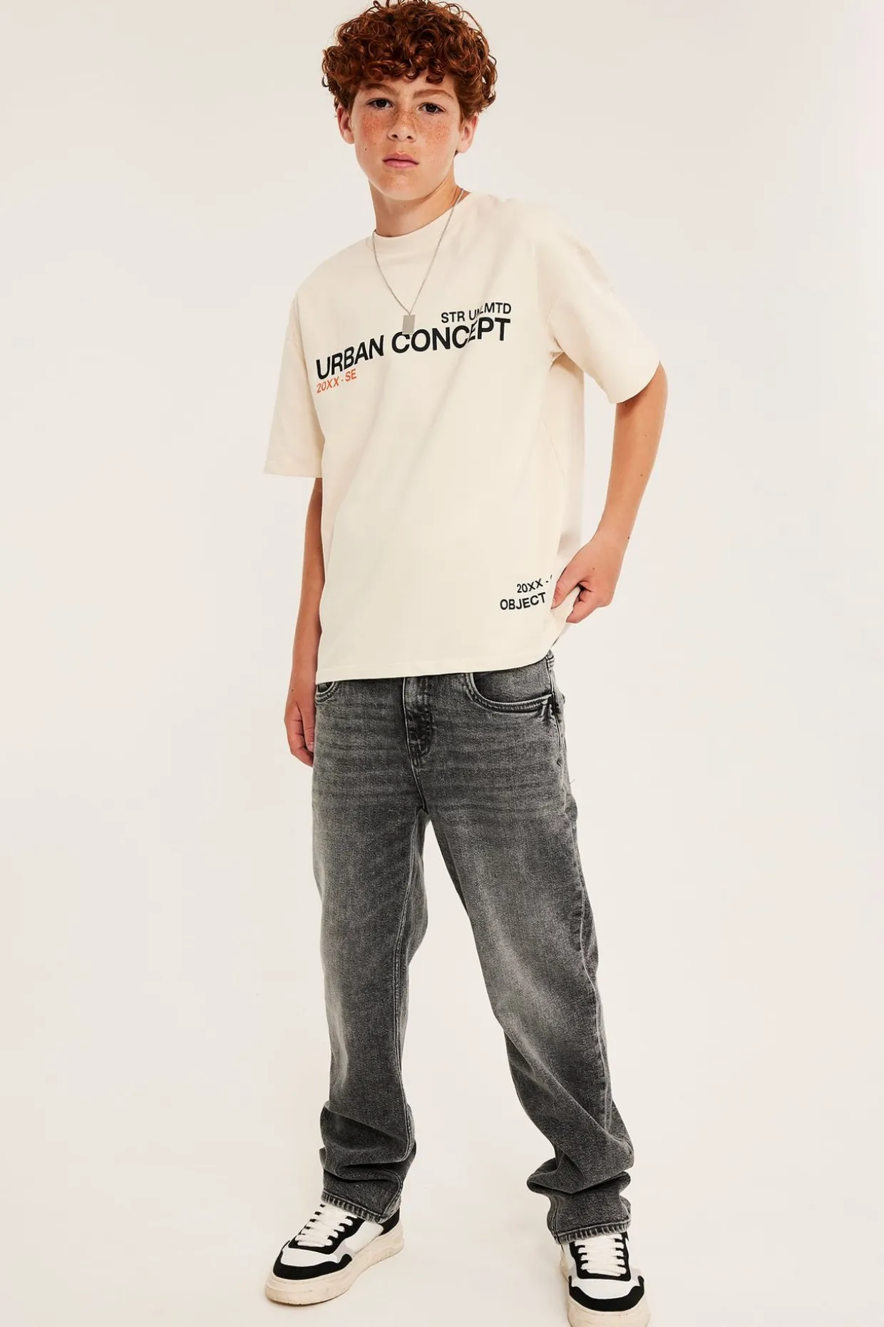 T-shirt oversize z nadrukiem tekstowym
