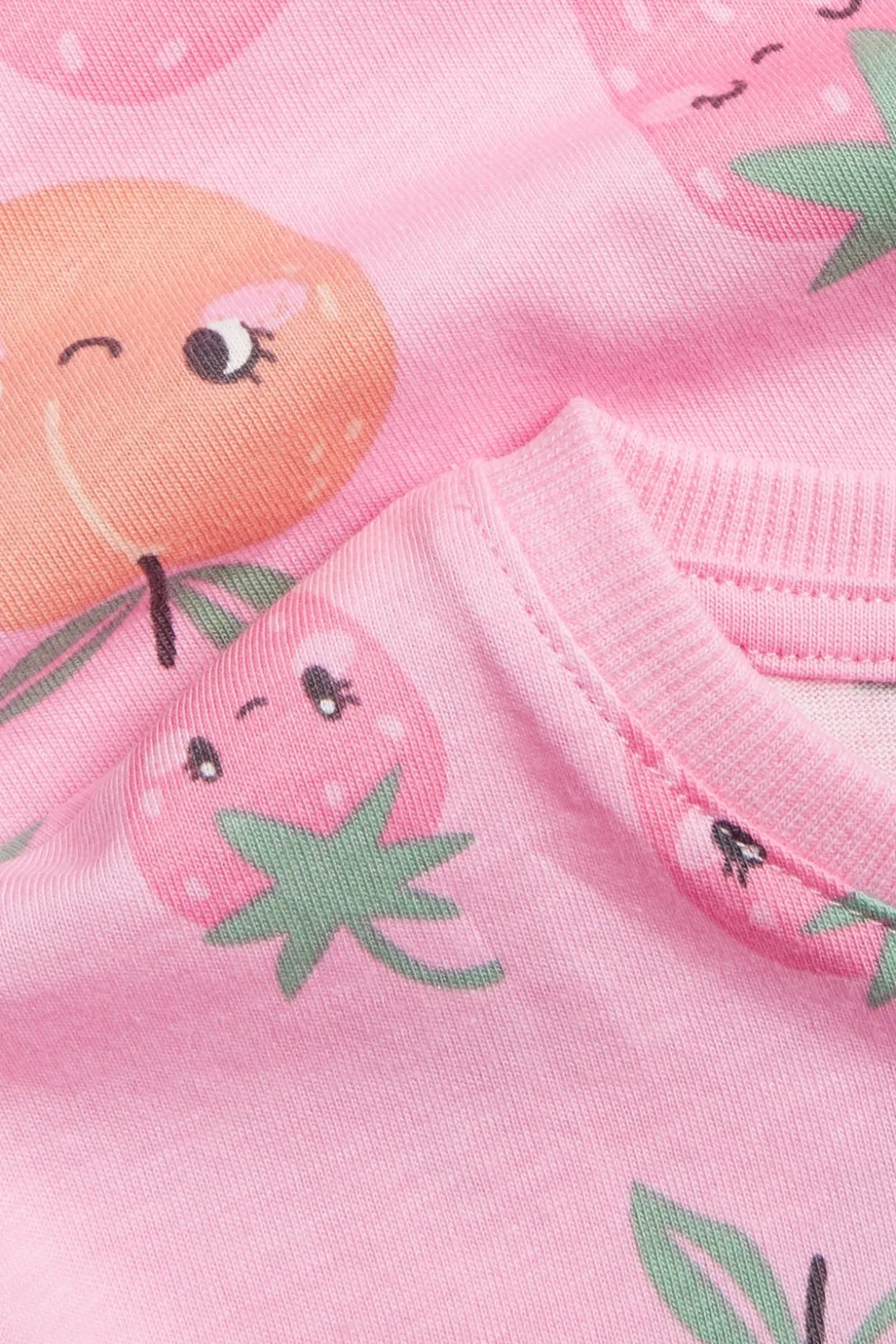 T-shirt w truskawki i brzoskwinie
