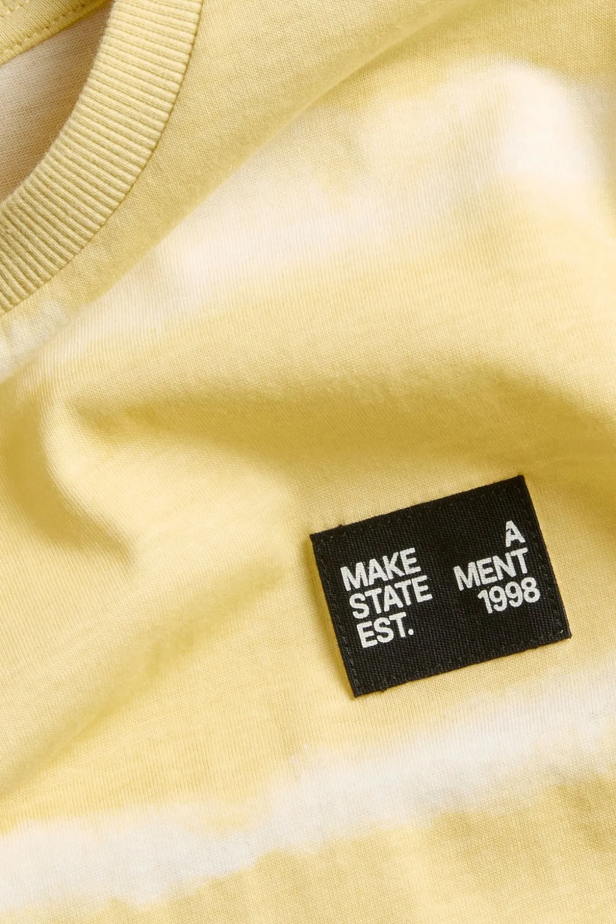 T-shirt z batikowym wzorem