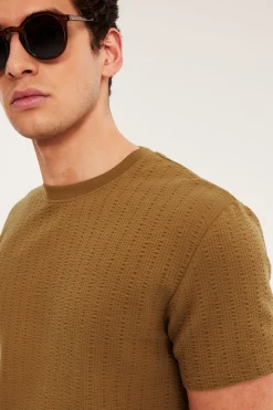T-shirt ze strukturalnym wzorem, o regularnym kroju