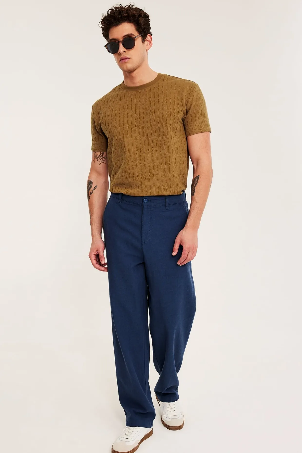 T-shirt ze strukturalnym wzorem, o regularnym kroju