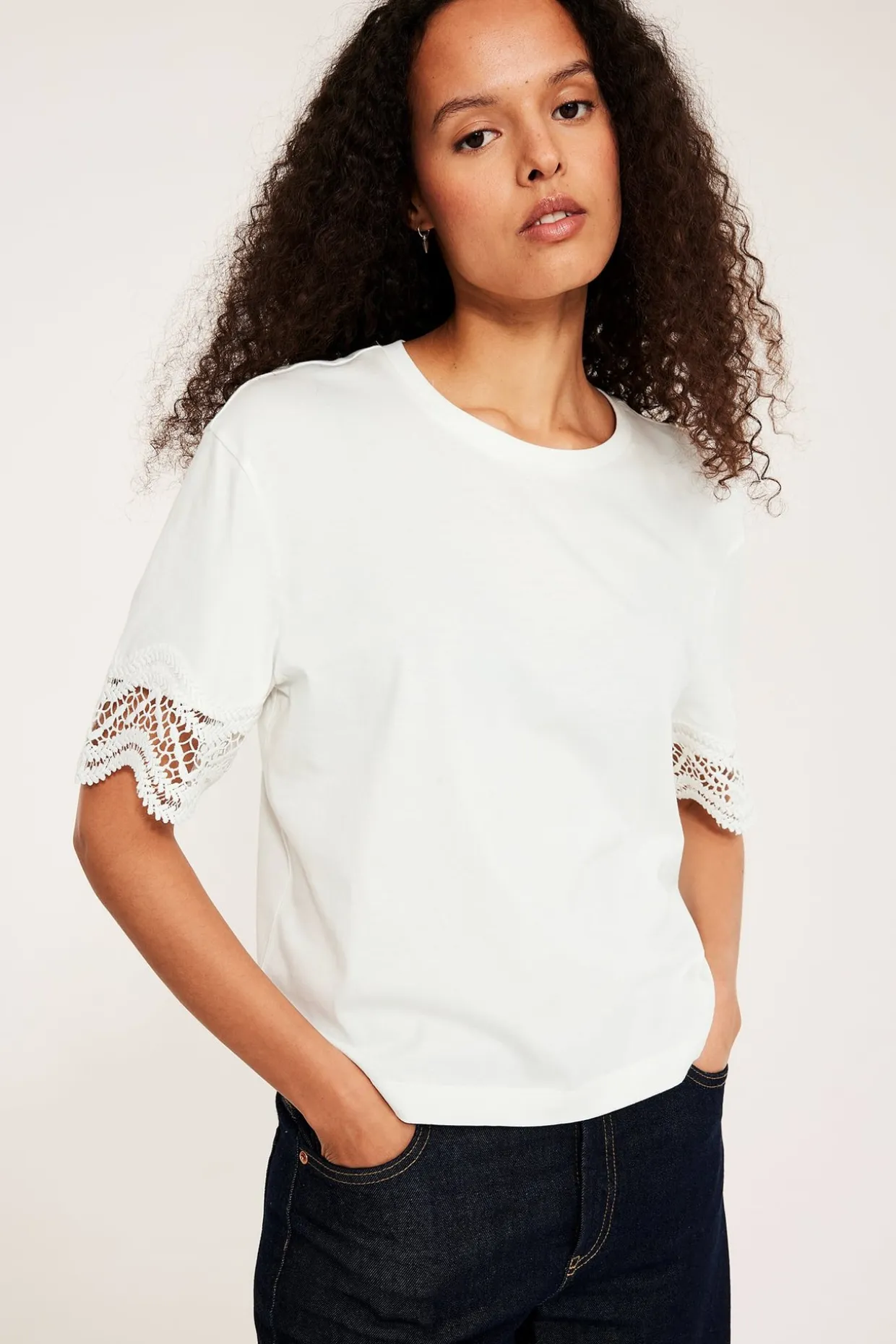 T-shirt z koronką