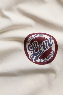 T-shirt z nadrukiem „Love”.